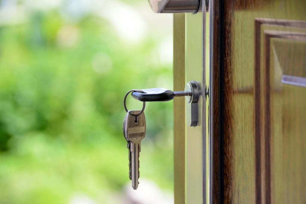 key inseteted in the door lock